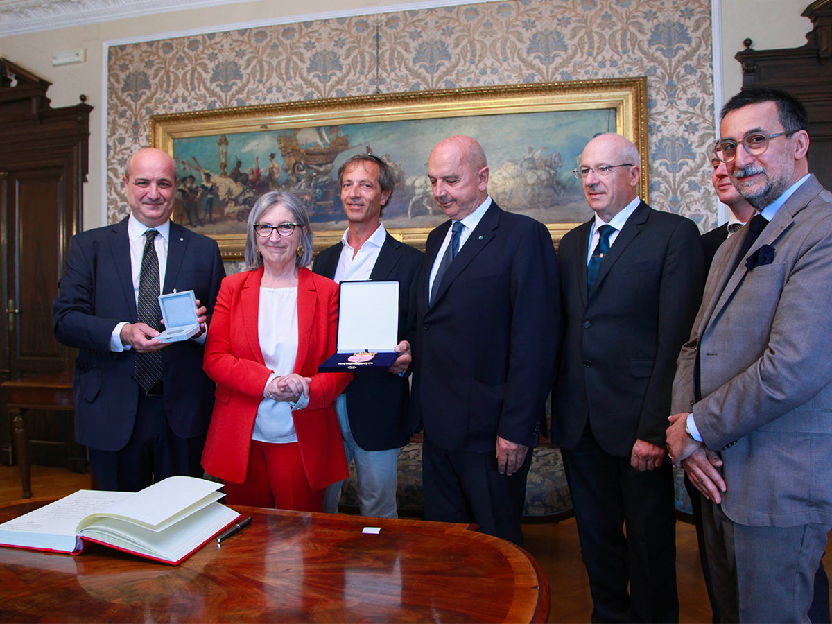 Consegna del Sigillo trecentesco del Comune di Trieste all'OGS