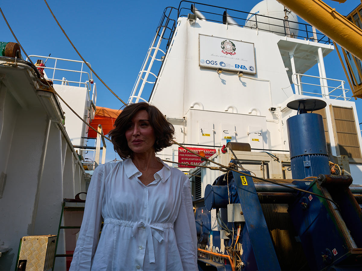 Visita del Ministro Bernini alla nave rompighiaccio Laura Bassi
