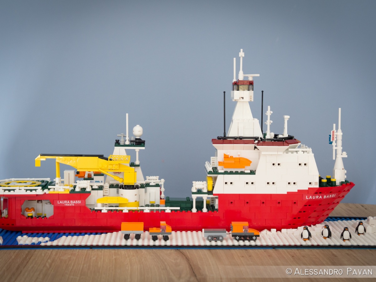 Laura Bassi in mattoncini Lego
