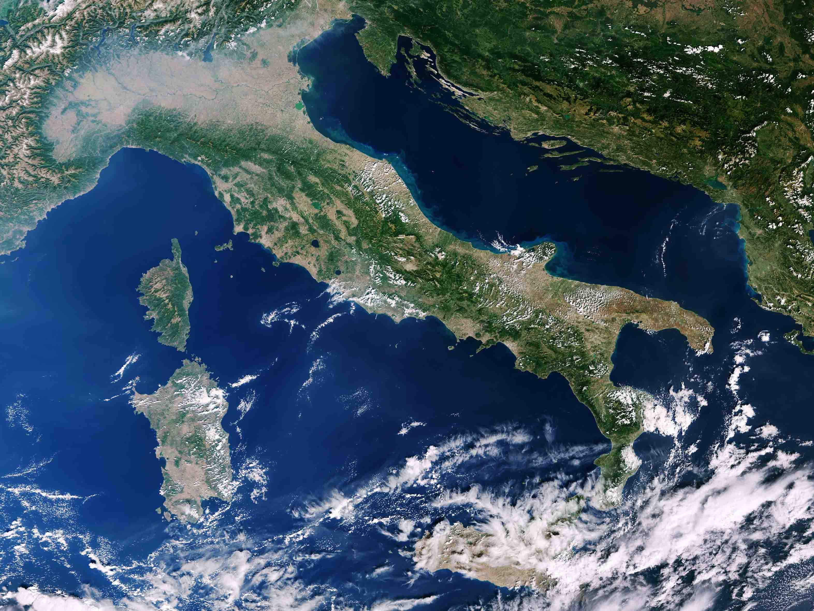 italia e mediterraneo da satellite_CREDIT ESA