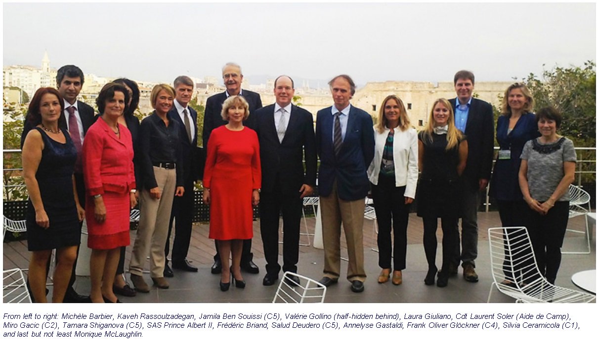 Team photo of the new Chairpersons elected during the 40th CIESM Congress in Marseille. From left to right: Michèle Barbier, Kaveh Rassoulzadegan, Jamila Ben Souissi (C5), Valérie Gollino (nascosta), Laura Giuliano, the Cdt Laurent Soler, Miro Gacic (C2), Tamara Shiganova (C5),  Prince Albert II of Monaco, Frédéric Briand, Salud Deudero (C5), Annelyse Gastaldi, Frank Oliver Glöckner (C4), Silvia Ceramicola (C1) and  Monique McLaughlin. In background the city of Marseille.